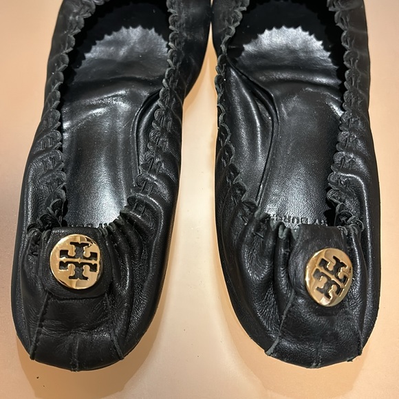 Tory Burch black leather tassle ballet flats, size 9 - Picture 4 of 7